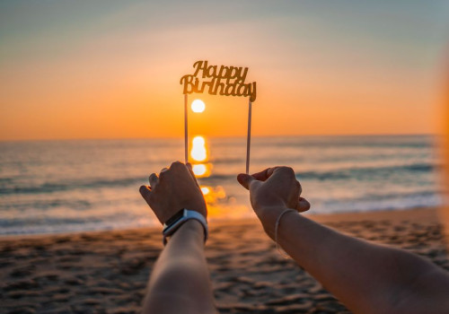 Verjaardag op vakantie vieren: zo maak je er een echte feestdag van